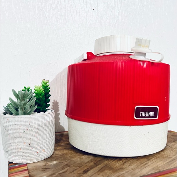 Vintage 1970s Thermos Picnic Water Jug Red &
White Plastic 1 Gallon Made USA - Picture 6 of 7